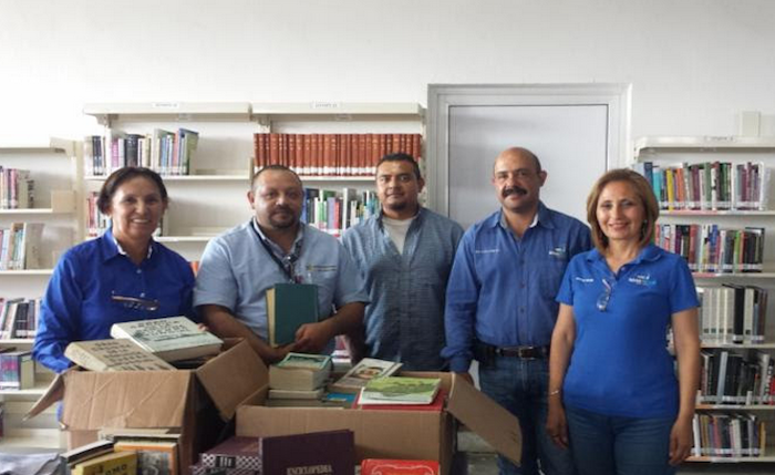 Saltillo: Dona Biblioparque Norte libros a empresa Hyster Yale