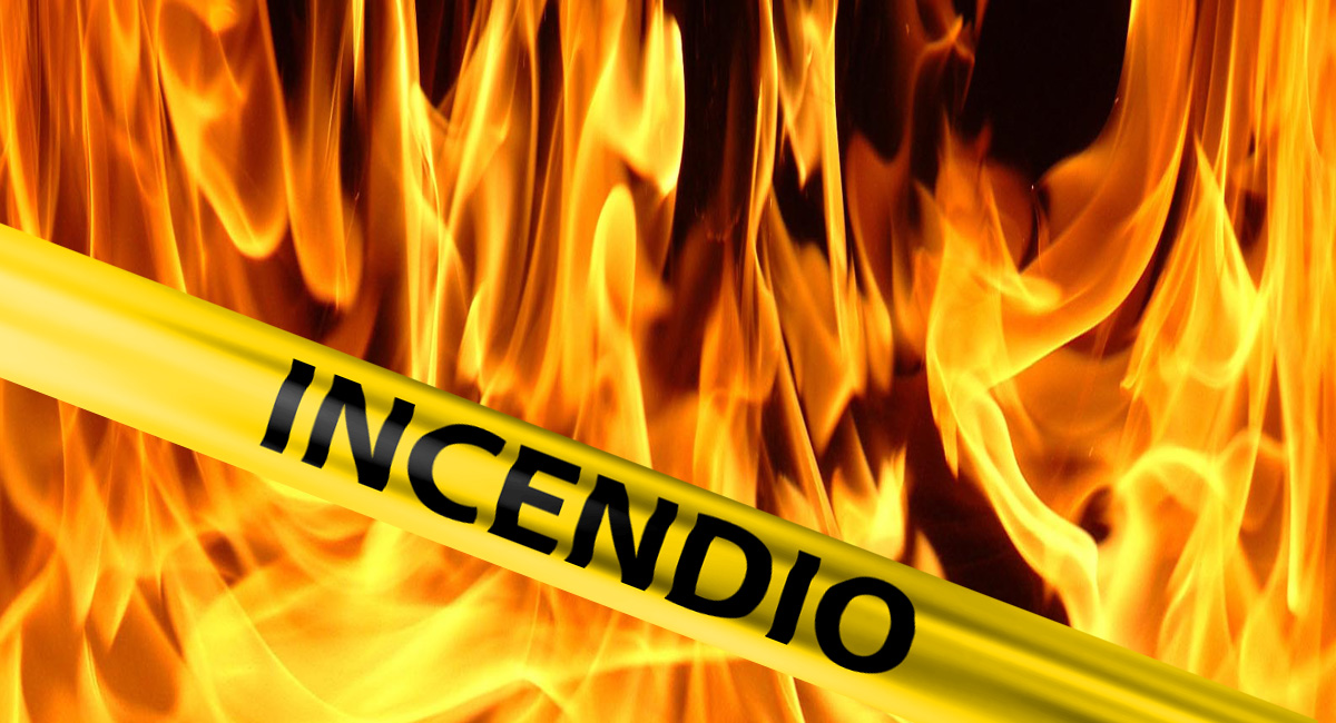 Policías de Guadalajara rescatan a tres menores de un incendio