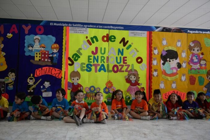 Saltillo: Presenta Jardín de Niños periódico mural en Presidencia