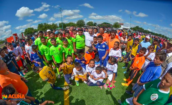 CON 200 EQUIPOS DE FÚTBOL RÁPIDO, INICIÓ EL PROGRAMA “DE LA CALLE A LA CANCHA”.