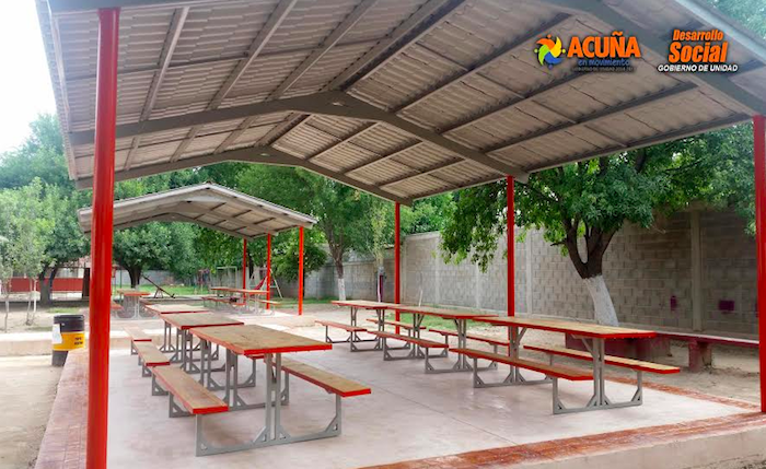 ENTREGAN TECHUMBRE Y EXPLANADA A LA PRIMARIA RICARDO FLORES MAGÓN.