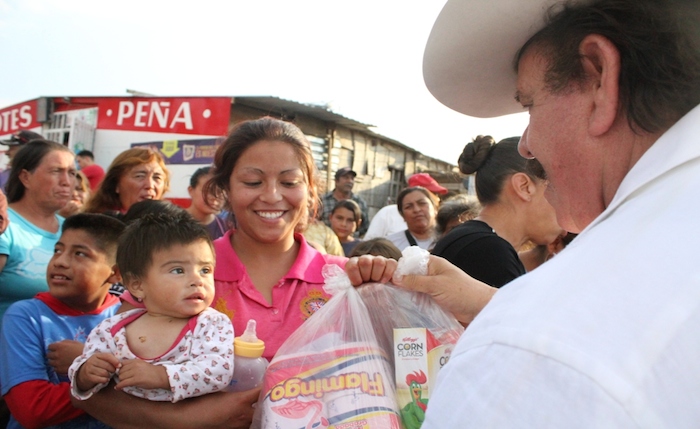 Lleva Armando Guadiana brigadas a colonias saltillenses