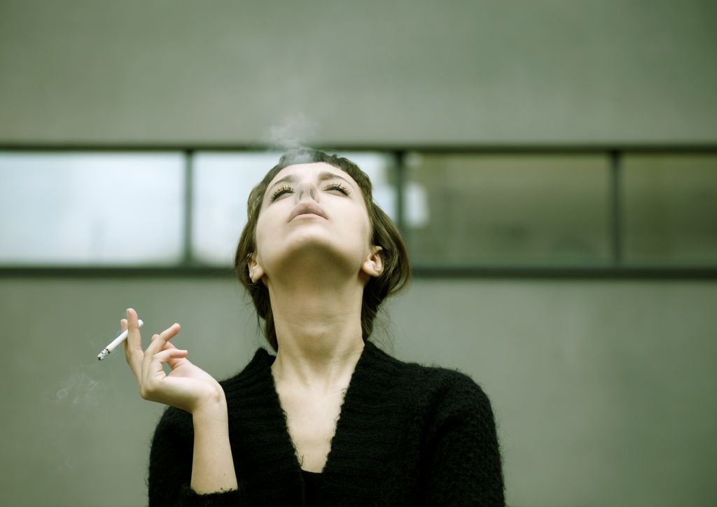 Tabaco y anticonceptivos, combinación que infarta a mujeres