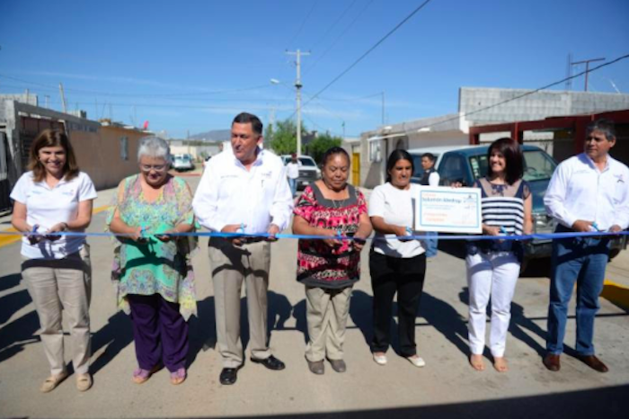 Saltillo: Reciben pavimentación colonos de Salomón Abedrop