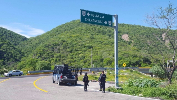 Ejecutan y abandonan a 5 en la México-Acapulco