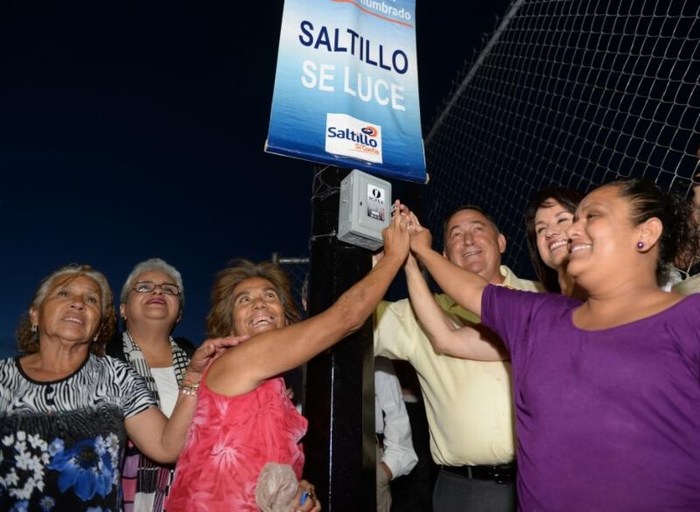Saltillo: Inaugura Isidro alumbrado en El Toreo