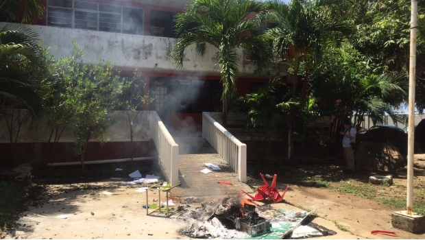 Queman oficinas del SNTE en Acapulco
