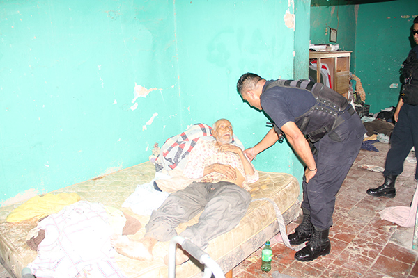 Saltillo: Dejan a viejito abandonado