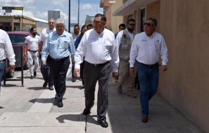 Recorre Isidro calle Allende para dialogar con comerciantes