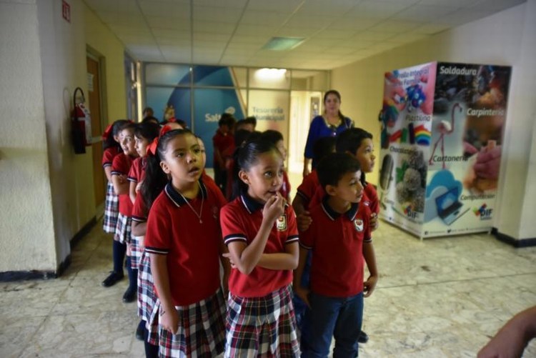 Saltillo: Conocen niños la Presidencia Municipal