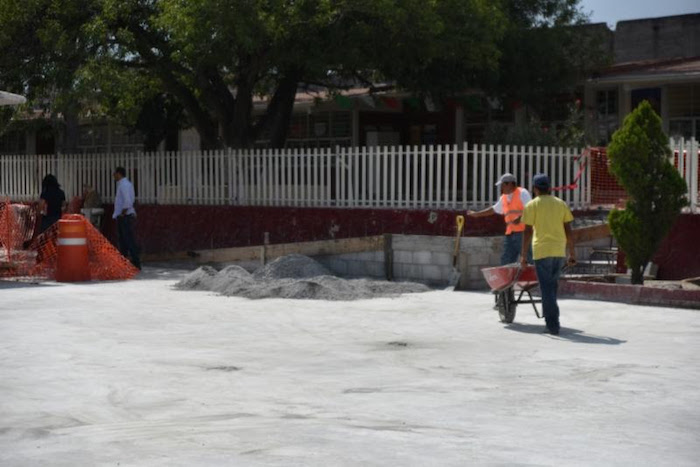 Saltillo: Atiende Isidro con obras a Primaria de la Zapalinamé