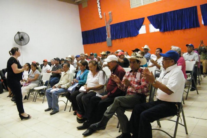 Acuña: Brindan plática a abuelos empacadores, para prevenir enfermedades respiratorias