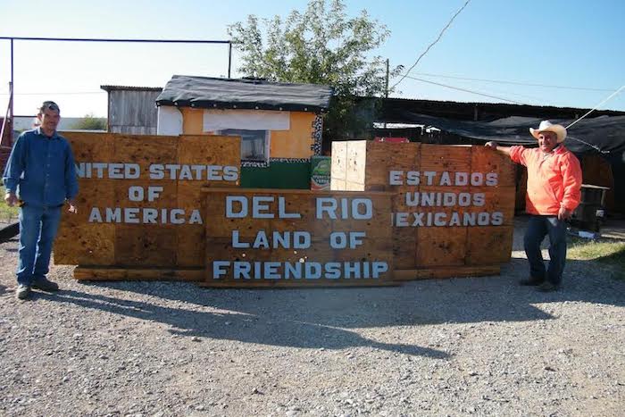 ACUÑA:DONARÁ ACUÑA ESCULTURAS DE MADERA A LA VECINA CIUDAD DE DEL RÍO, TEXAS.
