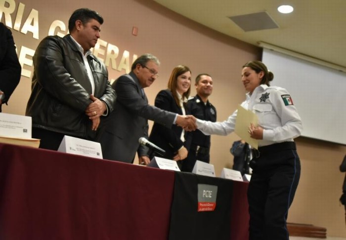 Saltillo: Acreditan 210 policías taller de derechos humanos y sensibilización hacia migrantes