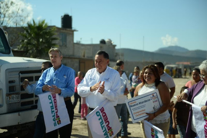 Inicia Isidro obra de electrificación en Colonia Nuevo Atardecer