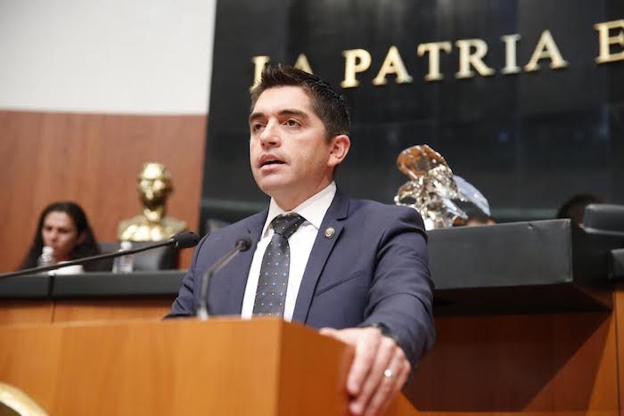 Rubén Moreira debe separarse del cargo: Senador Luis Fernando Salazar