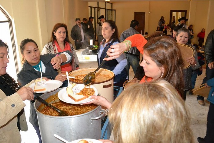 Acuña: Ofrece el DIF festejo prenavideño a jóvenes y adultos.