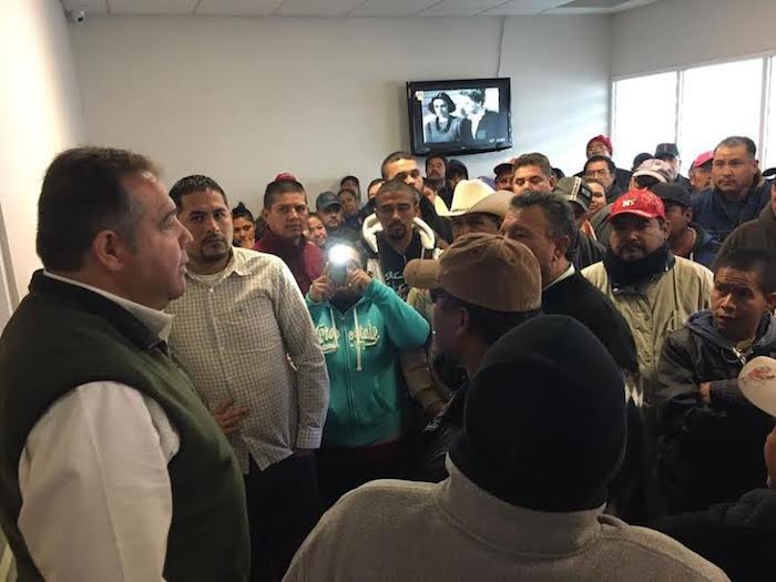 CONCESIONARIOS DEL TRANSPORTE COLECTIVO Y COLONOS SE REUNIERON CON EL SECRETARIO DEL AYUNTAMIENTO.