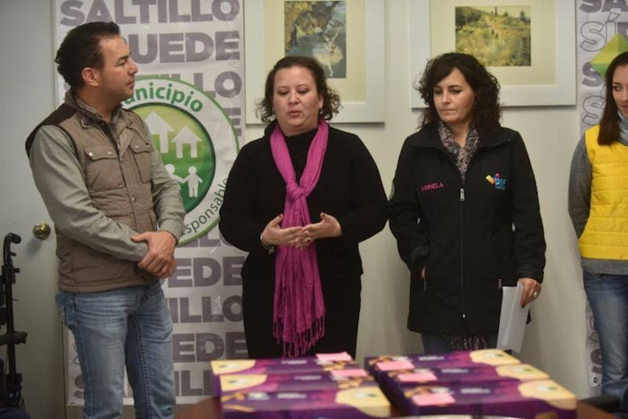 Entregan DIF Saltillo y Causa Tadeo pelucas oncológicas