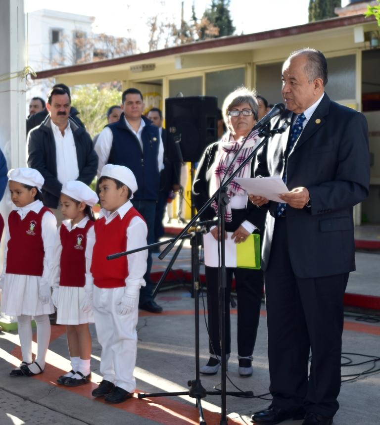Invitan a niños a conocer la Presidencia Municipal de Saltillo.