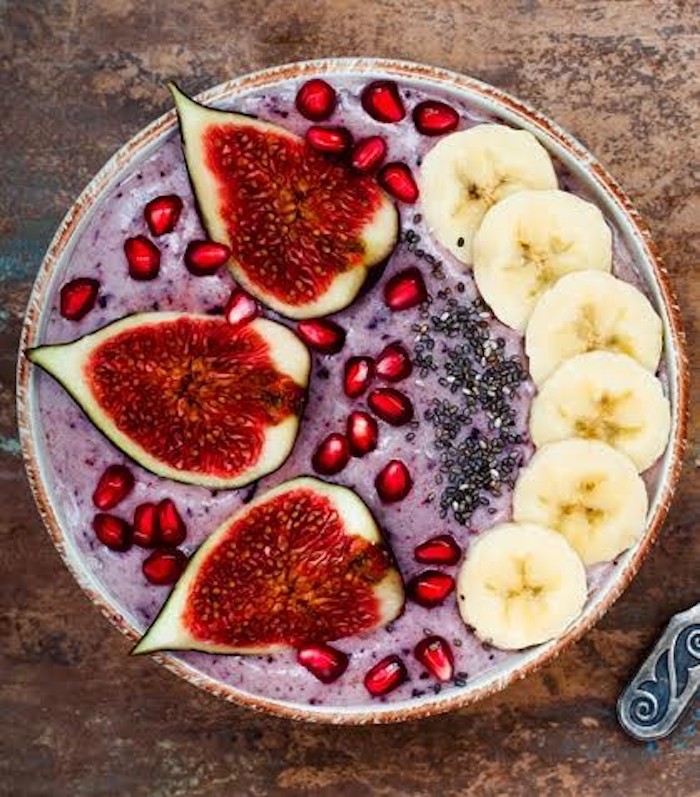 SMOOTHIE BOWL DE HIGO CON ZARZAMORA