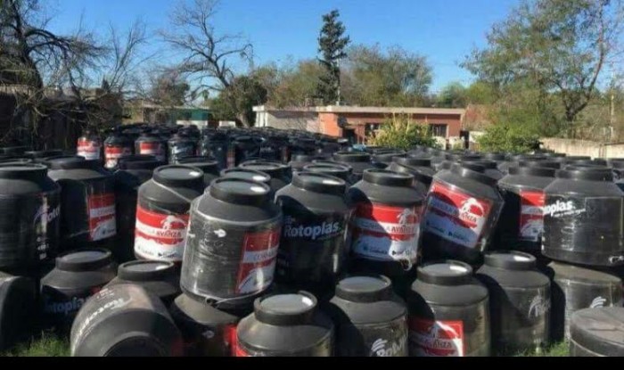 Entrega ilegal  de tinacos y material para Impermeabilizar en Coahuila
