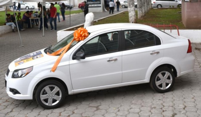 Premian con 2 autos a saltillenses cumplidos que pagaron su predial