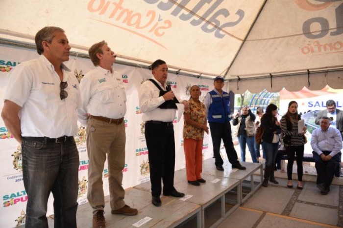Arranca Isidro rehabilitación de plazas públicas