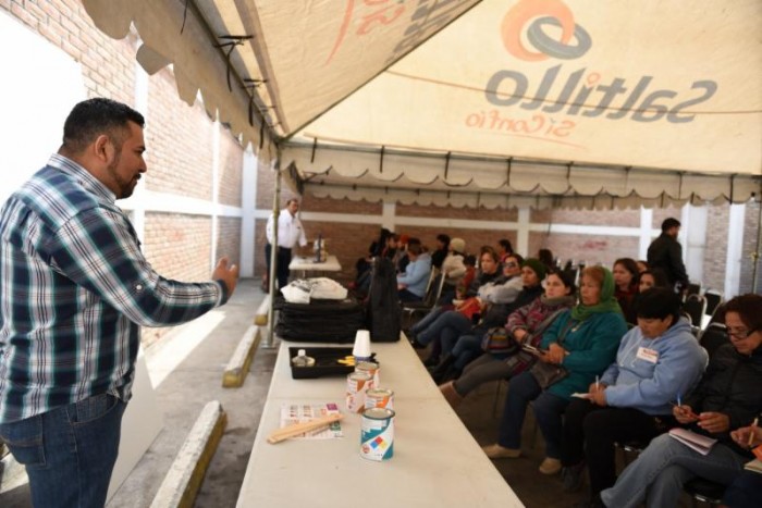 Se desarrollan las saltillenses en taller de cerrajería y pintura
