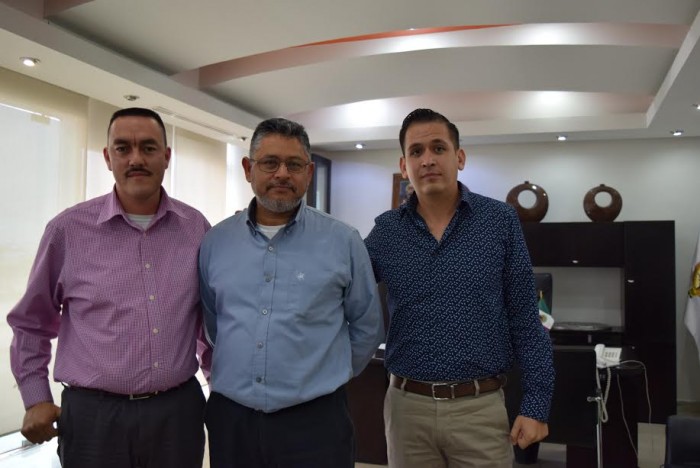 COORDINAN ESFUERZOS PARA QUE ESTUDIANTES  CONCLUYAN  ESTUDIOS.