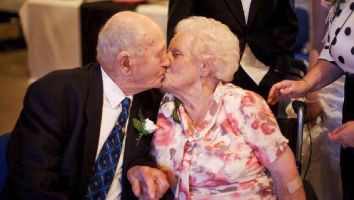 Una pareja de británicos muere el mismo día después de 77 años casada