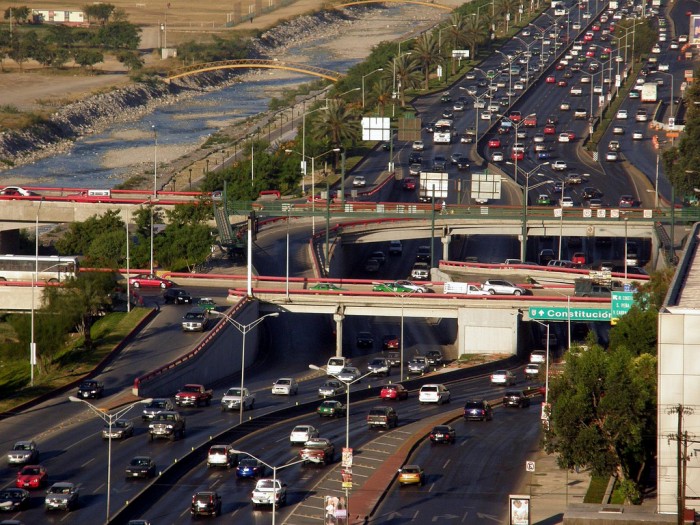 Estado va contra autos foráneos