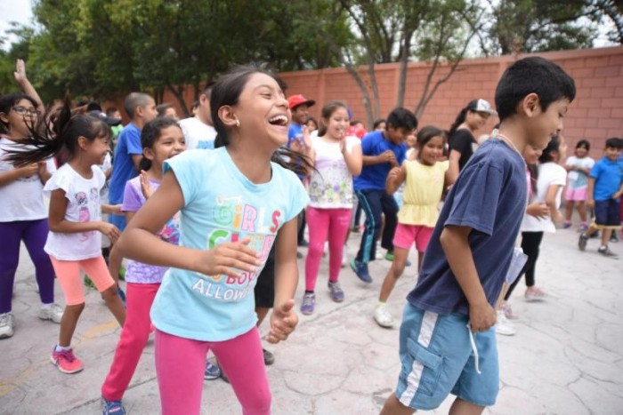 Disfrutan niños campamento de verano de Deportes