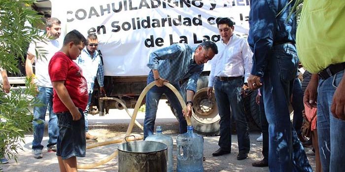 Reparte Memo Anaya  agua contaminada