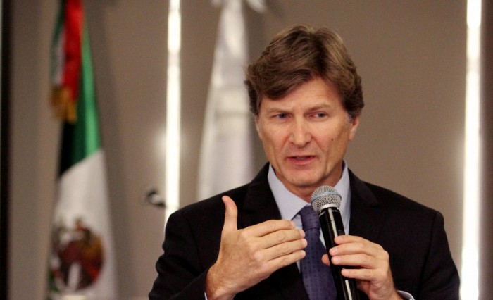 "Sería un honor ser designado candidato del PRI". Enrique De la Madrid