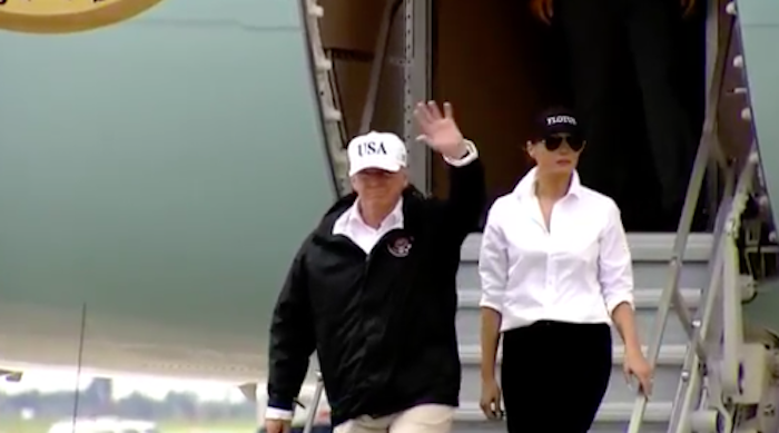 Arriba Donald Trump a Texas para evaluar daños de 'Harvey'