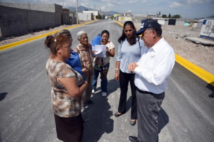 Entrega Isidro 8 calles pavimentadas en la Evaristo Pérez
