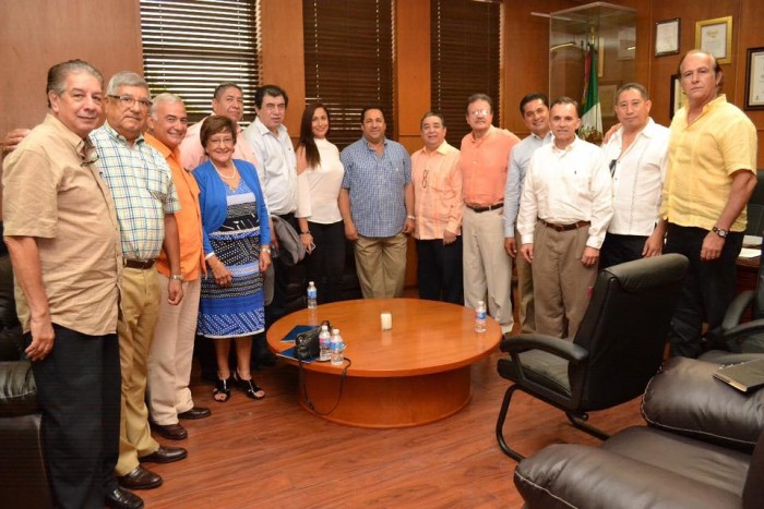ACUÑA Y DEL RÍO PROMUEVEN SU FRONTERA EN MAZATLÁN, SIN.
