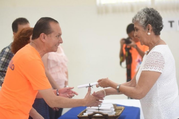 Se gradúan 170 de los talleres de DIF Saltillo