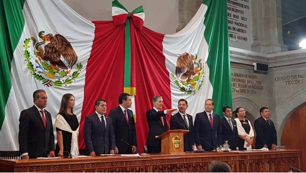 Rinde Alfredo del Mazo protesta como gobernador del Estado de México
