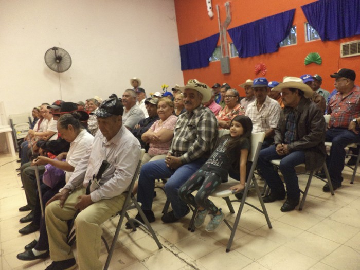 TEMAS DE SALUD Y DEL BUEN TRATO RECIBEN ADULTOS MAYORES EMPACADORES.