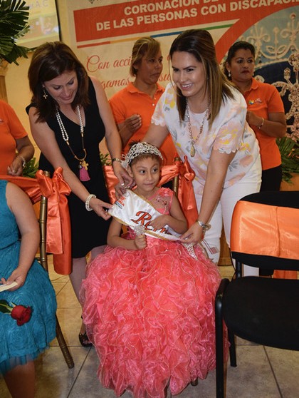 ALEYDI  YORLEI, REINA DE LAS PERSONAS CON DISCAPACIDAD.