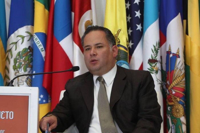 Santiago Nieto renuncia a pelear por su puesto ante la “falta de condiciones”