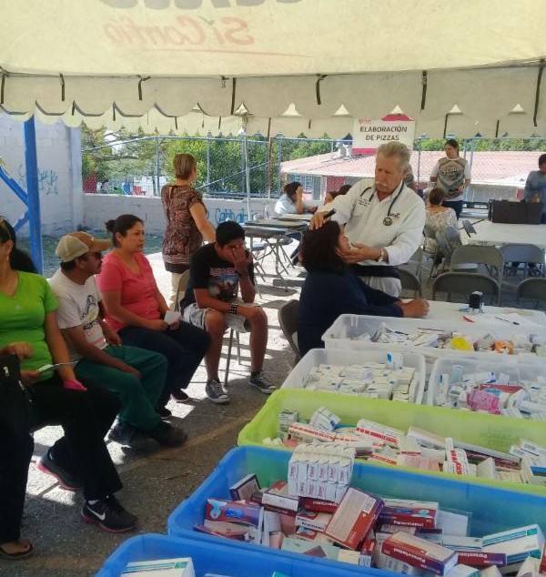 Atienden a saltillenses con consultas médicas