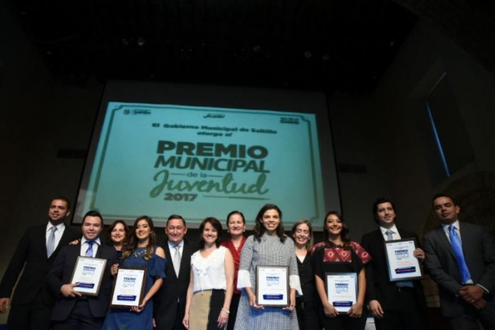 Entrega Isidro el Premio Municipal de la Juventud 2017