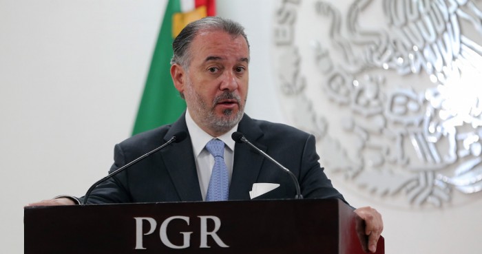 Raúl Cervantes renuncia al cargo de procurador general de México