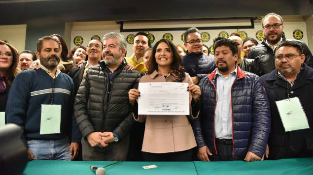 Alejandra Barrales registra precandidatura a la CDMX