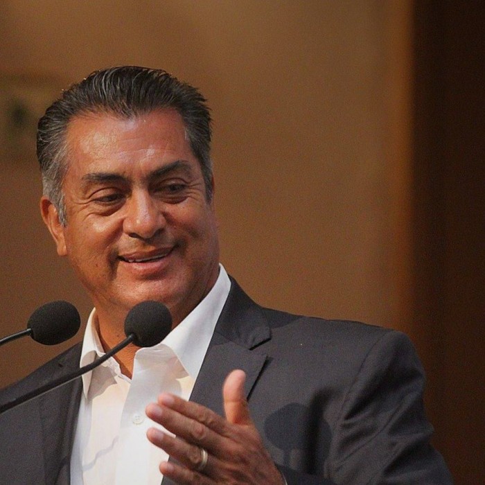Pide licencia "el Bronco" sin goce de sueldo.