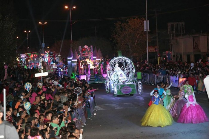 CON MÁS DE 370 MIL ASISTENTES, CULMINA DESFILE "DULCE NAVIDAD" EN COAHUILA