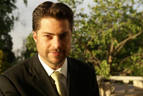 La tercera vía política: Por Enrique Martínez y Morales
